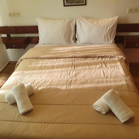 Residencial Campo-Mar By Umbral Hotel Portimão Buitenkant foto A bed with a duvet