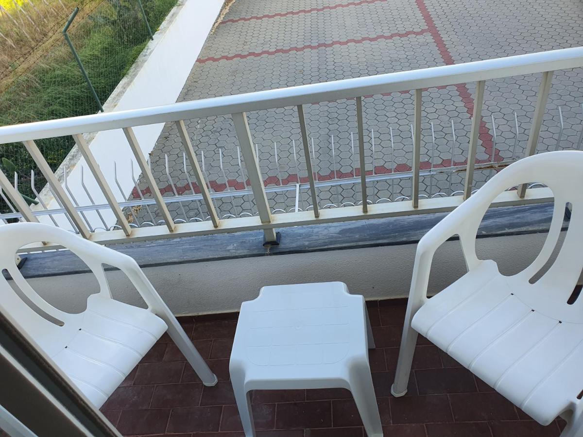 Residencial Campo-Mar By Umbral Hotel Portimão Buitenkant foto A balcony in a house